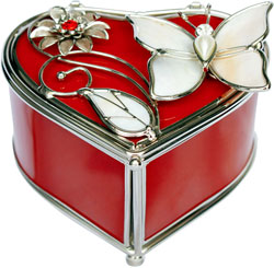 Jardin D'ete. Шкатулка для украшений в форме сердца "Красный глянец", арт. 22787D, материал – стекло, нержавеющая сталь, перламутр. Размер – 10*10*7,5 см.